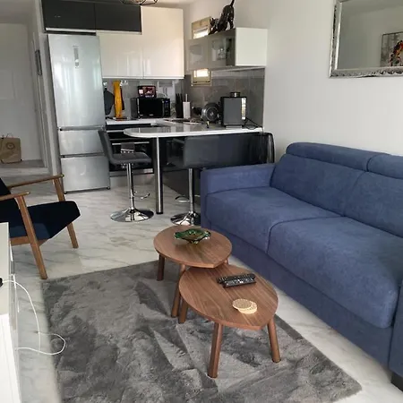 Studio Azur - Ocean Front View In Fully Renovated Studio Apartament *
