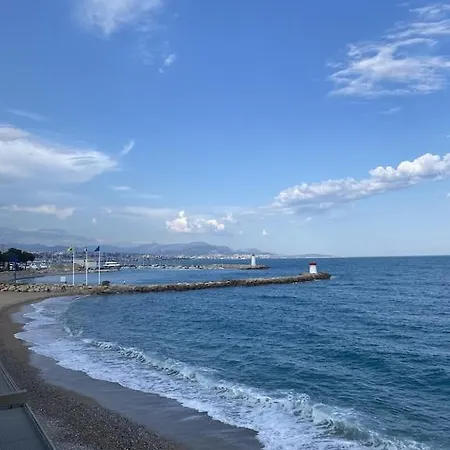 Studio Azur - Ocean Front View In Fully Renovated Studio