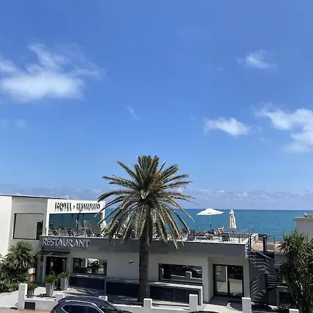 Studio Azur - Ocean Front View In Fully Renovated Studio